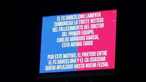 Imagen del videomarcador del estadio de Montjuic anunciando la suspensión del Barcelona - Osasuna de LaLiga Imagen del videomarcador del estadio de Montjuic anunciando la suspensión del Barcelona - Osasuna de LaLiga