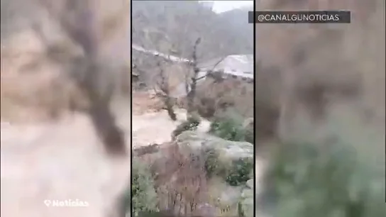 La borrasca Jana hace que el agua corra con fuerza y arrase con todo lo que tiene delante La borrasca Jana hace que el agua corra con fuerza y arrase con todo lo que tiene delante