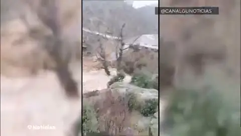 La borrasca Jana hace que el agua corra con fuerza y arrase con todo lo que tiene delante La borrasca Jana hace que el agua corra con fuerza y arrase con todo lo que tiene delante