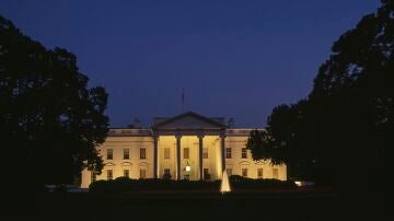 Imagen de la Casa Blanca por la noche.