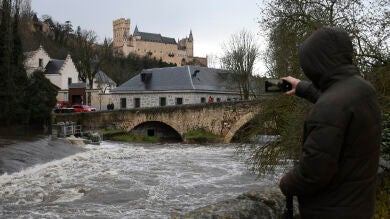 La borrasca Jana se debilita, pero las intensas lluvias desbordan numerosos cauces