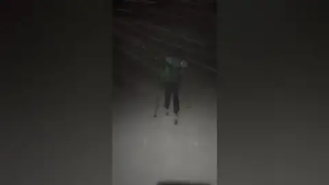 Agentes de la Guardia Civil caminan dos horas sobre la nieve para rescatar a cuatro personas en Ourense Agentes de la Guardia Civil caminan dos horas sobre la nieve para rescatar a cuatro personas en Ourense