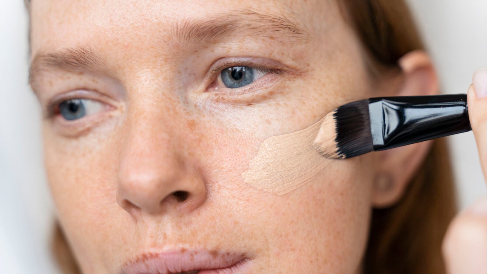¿Siempre te equivocas con el tono de la base de maquillaje? Así puedes comprobar cuál es el tuyo online
