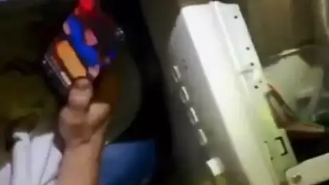 Liberan a una niña atrapada en una lavadora en Málaga Liberan a una niña atrapada en una lavadora en Málaga