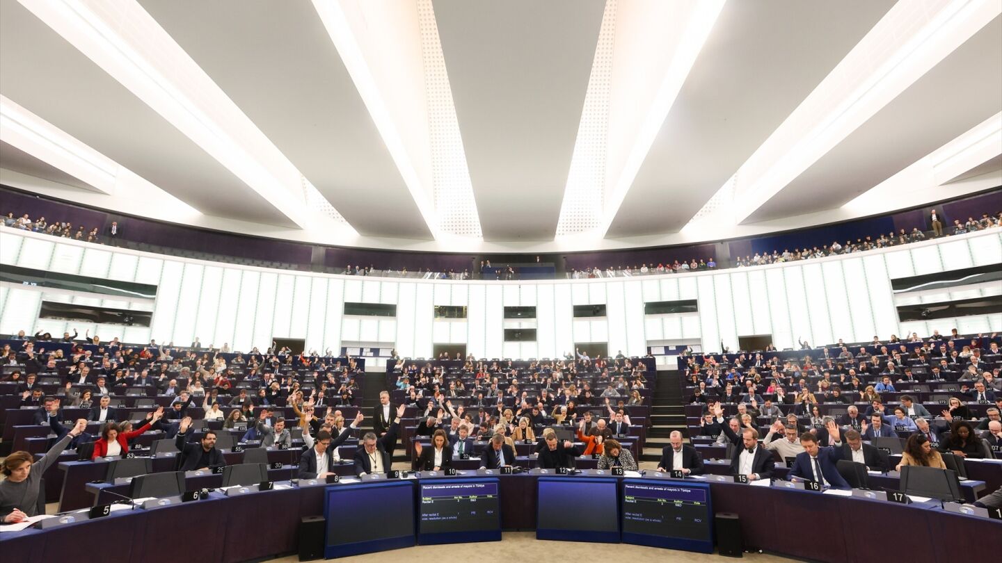 Votaci&oacute;n en el pleno del Parlamento Europeo en Estrasburgo