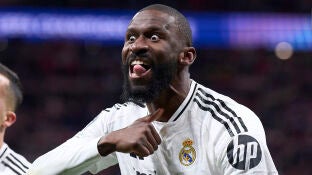 Toni R&uuml;diger celebra el pase a cuartos de la Champions