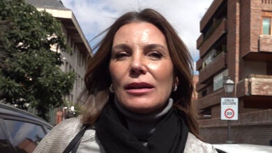 Mar Flores no duda cuando le preguntan si está feliz de que su hijo, Carlo Costanzia, por fin sea un hombre libre