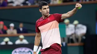 Carlos Alcaraz celebra su victoria ante Grigor Dimitrov en Indian Wells Carlos Alcaraz celebra su victoria ante Grigor Dimitrov en Indian Wells