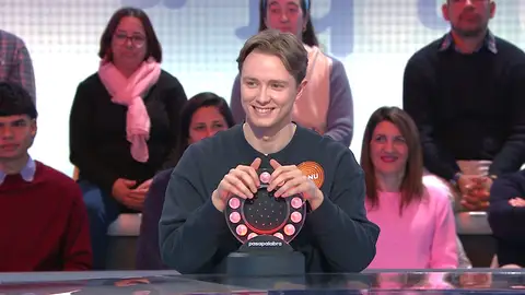 Roberto Leal convierte el duelo musical entre Manu y Rosa… ¡en un acontecimiento internacional! Roberto Leal convierte el duelo musical entre Manu y Rosa… ¡en un acontecimiento internacional!