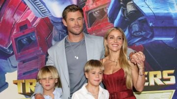 Elsa Pataky y Chris Hemsworth con sus hijos Tristan y Sasha