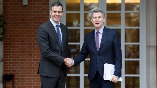 Pedro S&aacute;nchez y Alberto N&uacute;&ntilde;ez Feij&oacute;o 