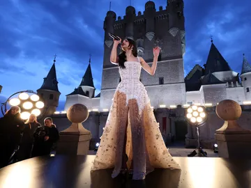 Rachel Zegler canta Waiting on a Wish frente al Alcázar de Segovia Rachel Zegler canta Waiting on a Wish frente al Alcázar de Segovia