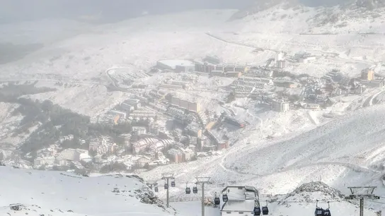 La borrasca Konrad obliga al cierre de pistas en Sierra Nevada La borrasca Konrad obliga al cierre de pistas en Sierra Nevada