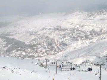 La borrasca Konrad obliga al cierre de pistas en Sierra Nevada 