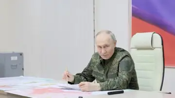 Putin con ropa militar Putin con ropa militar