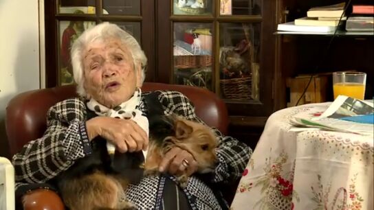 &Aacute;urea, la burgalesa de 106 a&ntilde;os que vive sola en su casa de Rezmondo, en Burgos