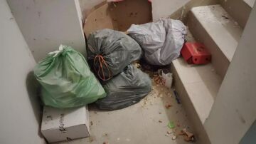 Basura acumulada en un edificio en Tenerife