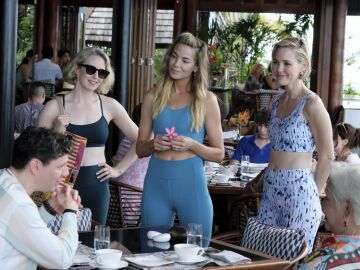 Carrie Coon, Michelle Monaghan y Leslie Bibb en The White Lotus