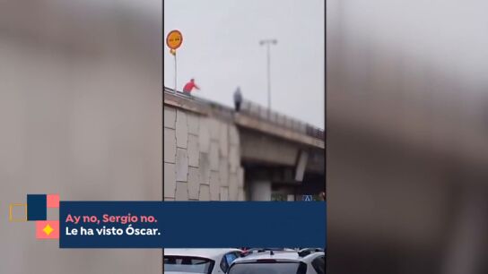  Un hombre evita que una mujer se suicide desde un puente en una autov&iacute;a en M&aacute;laga
