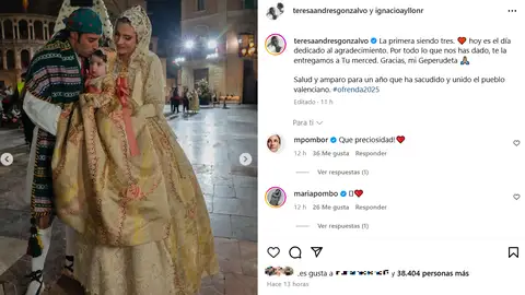 Teresa y Teíta de falleras conjuntadas Teresa y Teíta de falleras conjuntadas