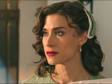 Marta, resignada, se casa con Pelayo sin poder dejar de pensar en Fina 