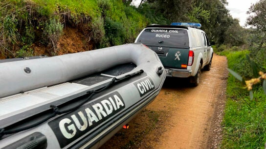 Imagen de la Guardia Civil en las labores de b&uacute;squeda de los cuerpos del matrimonio