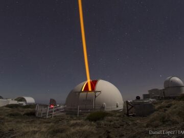 Láser naranja del mayor telescopio del mundo