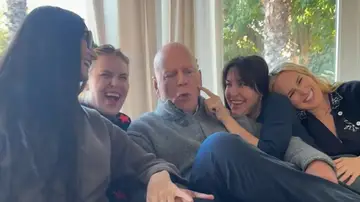 Demi Moore y Bruce Willis con sus hijas Rumer, Scout y Tallulah Willis Demi Moore y Bruce Willis con sus hijas Rumer, Scout y Tallulah Willis