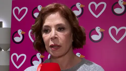 Ágatha Ruiz de la Prada atendiendo a los medios Ágatha Ruiz de la Prada atendiendo a los medios
