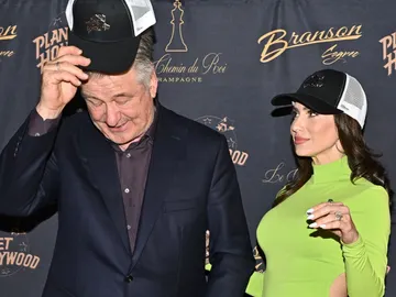 Alec Baldwin y su mujer Hilaria Baldwin en la reapertura de Planet Hollywood Alec Baldwin y su mujer Hilaria Baldwin en la reapertura de Planet Hollywood