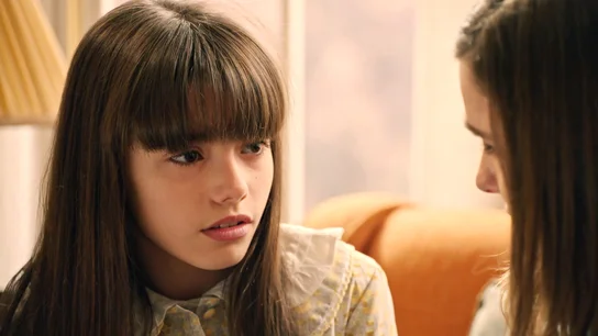 Marta y Begoña le cuentan a Julia que Jesús ha muerto: “Tu padre ya no está” Marta y Begoña le cuentan a Julia que Jesús ha muerto: “Tu padre ya no está”