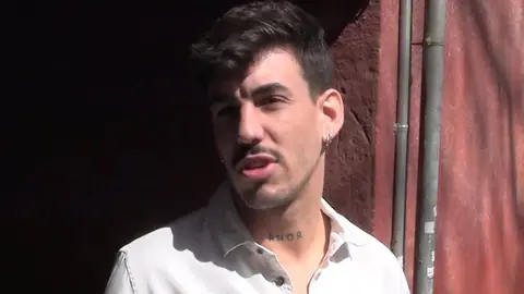 Luitingo atendiendo a los medios en Sevilla Luitingo atendiendo a los medios en Sevilla