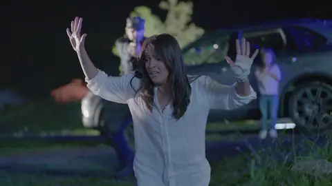 ¡Ángela es detenida! Sus sospechas sobre Gonzalo le han llevado a amenazarle con un arpón ¡Ángela es detenida! Sus sospechas sobre Gonzalo le han llevado a amenazarle con un arpón