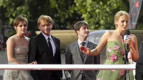 Emma Watson, Daniel Radcliffe, Rupert Grint y J.K. Rowling Emma Watson, Daniel Radcliffe, Rupert Grint y J.K. Rowling