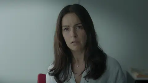 ¡Eduardo Silva no existe! Ángela, en shock tras escuchar al comisario ¡Eduardo Silva no existe! Ángela, en shock tras escuchar al comisario