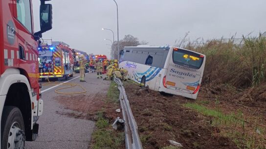 Accidente de un autocar en Mollet del Vall&eacute;s (Barcelona): 16 pasajeros han resultado heridos