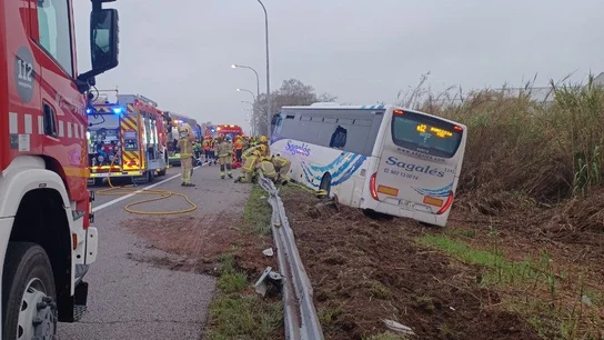 Accidente de un autocar en Mollet del Vallés (Barcelona): 16 pasajeros han resultado heridos Accidente de un autocar en Mollet del Vallés (Barcelona): 16 pasajeros han resultado heridos