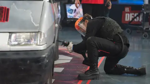 El Cordobés parte una furgoneta por la mitad y demuestra su fuerza: “Nos ha hecho vibrar”  El Cordobés parte una furgoneta por la mitad y demuestra su fuerza: “Nos ha hecho vibrar”