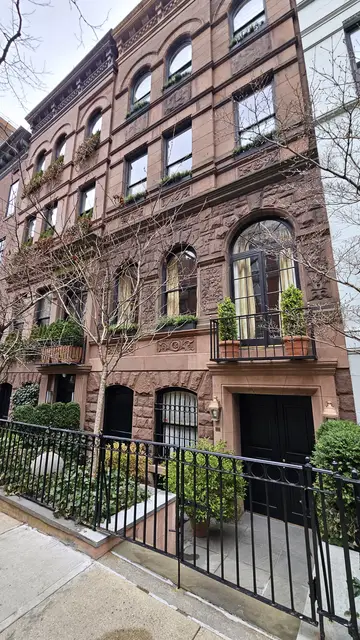 Exterior de la casa de Reinaldo y Carolina Herrera en Nueva York Exterior de la casa de Reinaldo y Carolina Herrera en Nueva York