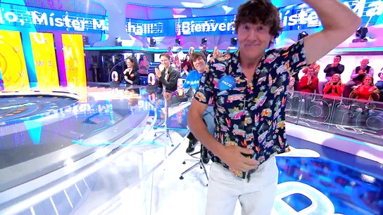 Lo nunca visto: el baile torero de Patxi Salinas delante de Julio tras ganarle en La Pista Lo nunca visto: el baile torero de Patxi Salinas delante de Julio tras ganarle en La Pista