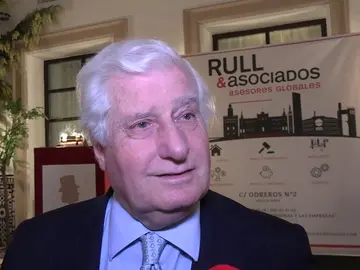 Carlo Fitz-James Stuart, actual Duque de Alba, atendiendo a la prensa Carlo Fitz-James Stuart, actual Duque de Alba, atendiendo a la prensa