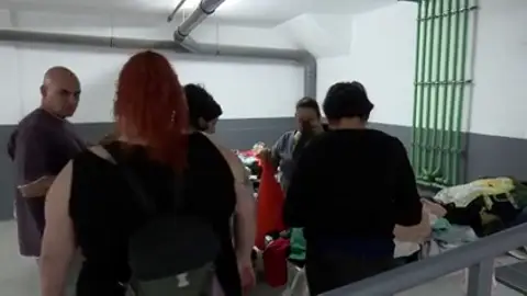 Sin hogar y sin soluciones: el colapso de un pilar obliga al desalojo masivo de una veintena de familias Sin hogar y sin soluciones: el colapso de un pilar obliga al desalojo masivo de una veintena de familias