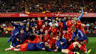 La selecci&oacute;n espa&ntilde;ola celebra el pase a la Final Four de la Nations League