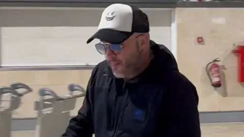 Kiko Rivera viajando a Tenerife Kiko Rivera viajando a Tenerife