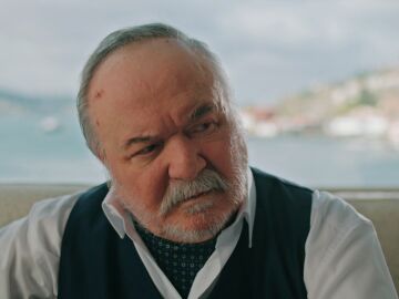 &iquest;Es Pelin la mujer adecuada para Ferit? Halis sorprende a İfakat con su respuesta