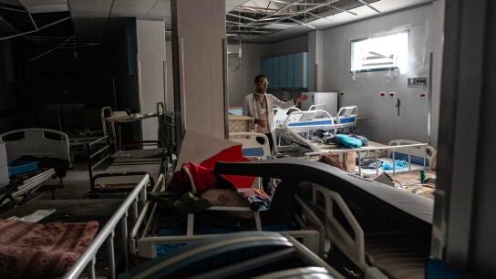 Un m&eacute;dico en un hospital