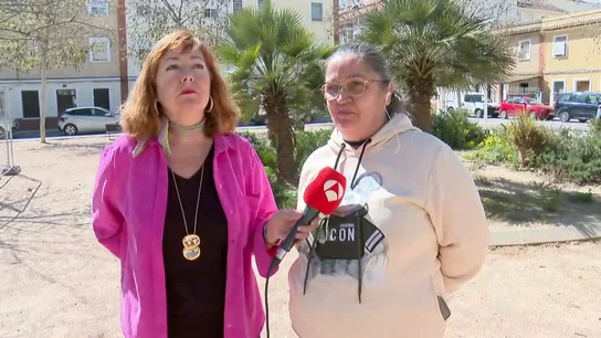 Vecina Paiporta, salva mujer pala Vecina Paiporta, salva mujer pala
