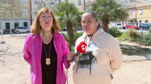 Vecina Paiporta, salva mujer pala Vecina Paiporta, salva mujer pala