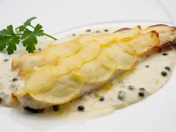 Arguiñano elabora una lubina en costra de patata con salsa de pimienta: "Una receta de un 3 estrellas Michelín" Arguiñano elabora una lubina en costra de patata con salsa de pimienta: "Una receta de un 3 estrellas Michelín"