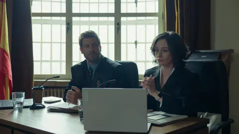 Gabriel y Amanda en el juicio Gabriel y Amanda en el juicio